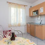 In With Balcony, Air Conditioning, Wifi, Dishwasher شقة *