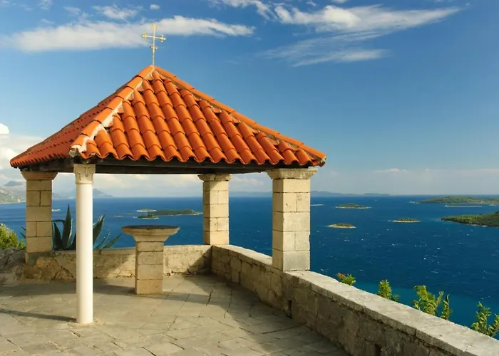 Apartman In With Balcony, Air Conditioning, Wifi, Dishwasher Orebić